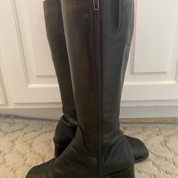 Aquatalia size 6.5 black leather boots with side zipper - Picture 4 of 7